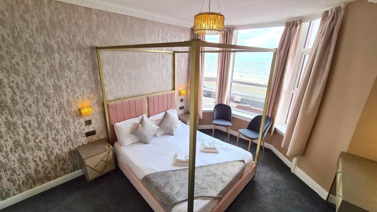 Double Room Four Poster Bed,1005818515:JPEG