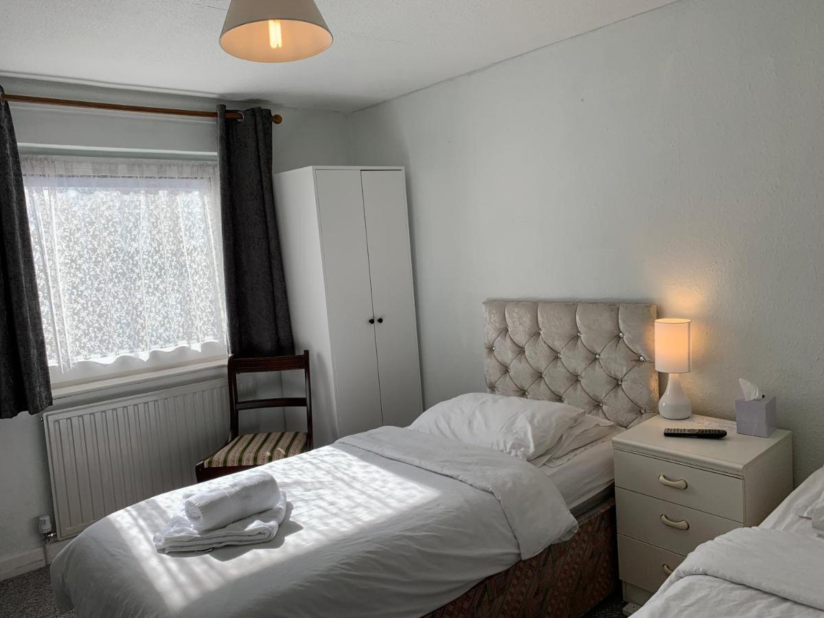Standard Twin Room with Shared Bathroom,1008964423:JPEG