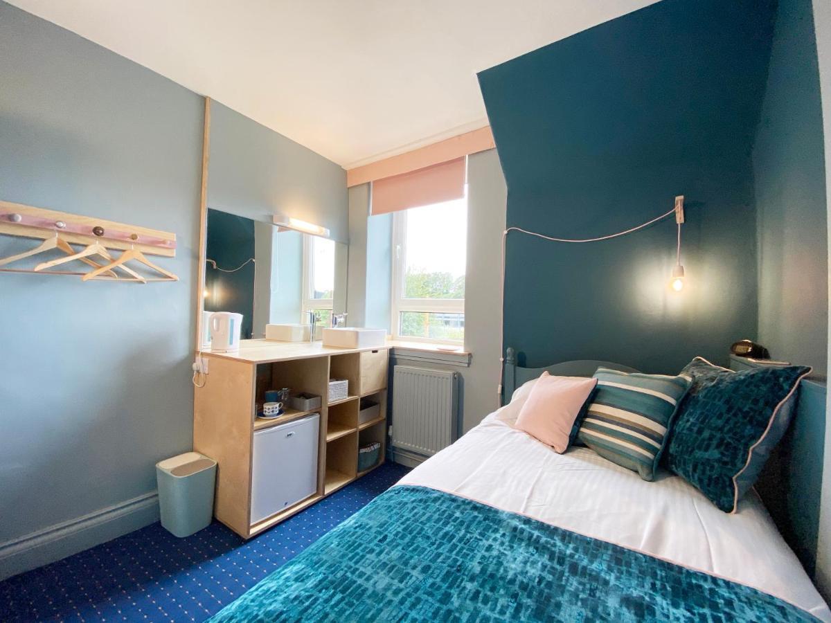 Single Room with Shared Shower and Toilet,1012990570:JPEG