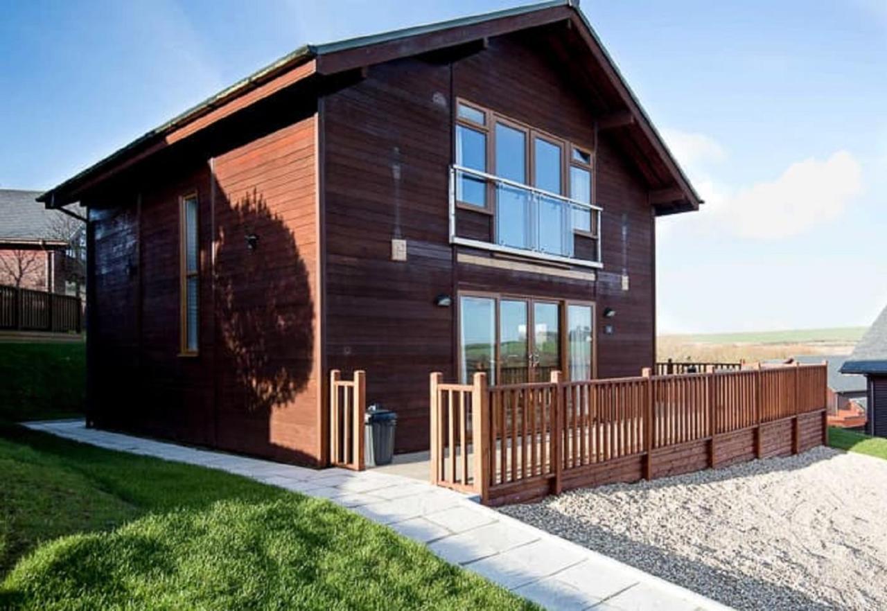 4 Berth Superior Wooden Lodge with Hot Tub Pet Free