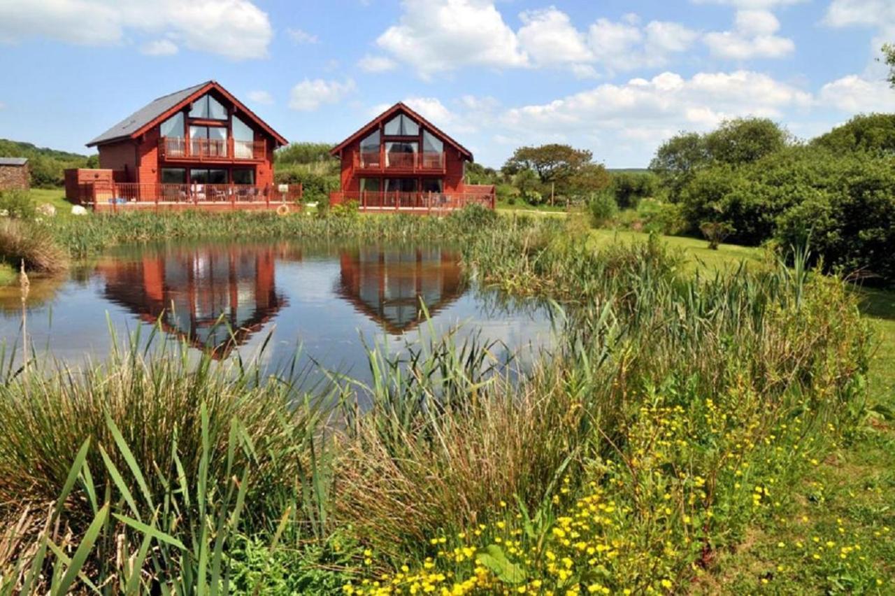 4 Berth Luxury Wooden Lodge Pet Free