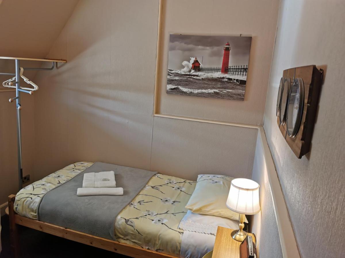 Single Room with Shower,1389556100:JPEG