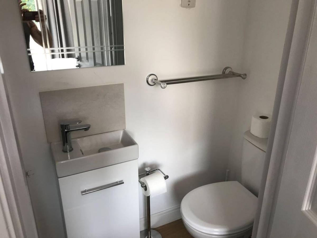 Single Room with Bathroom,1545967723:JPEG