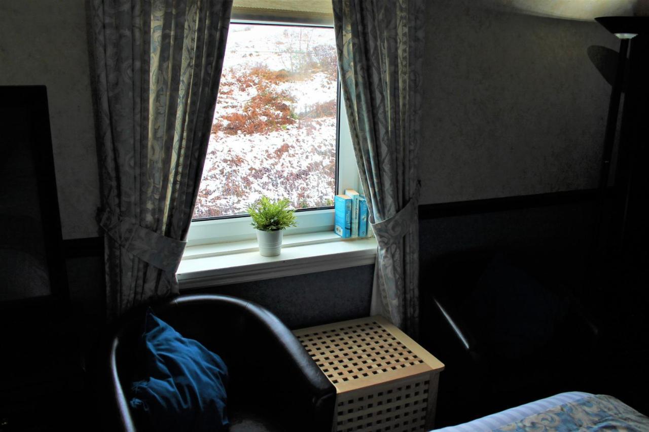 Twin Room with Private External Bathroom