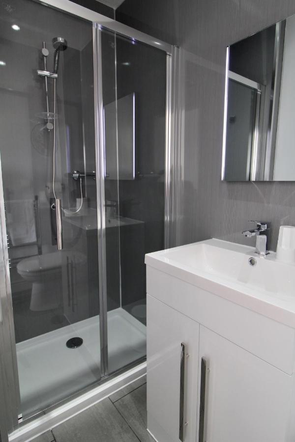 Small Twin Room with En-Suite,1046608186:JPEG