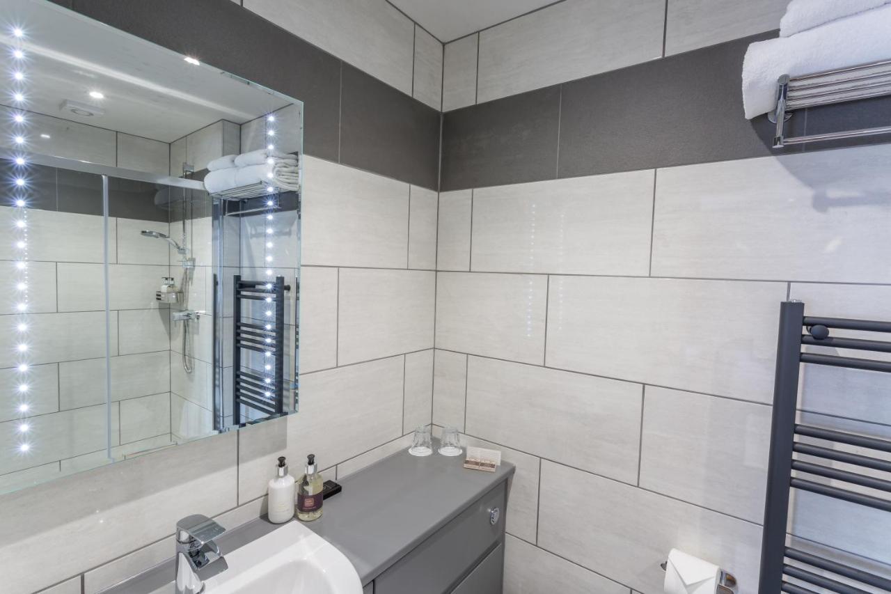 Twin Room with Shower
