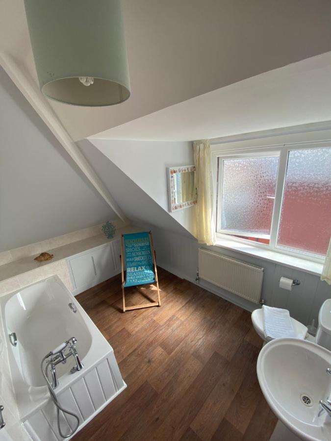 Family Room Bath,1094639793:JPEG