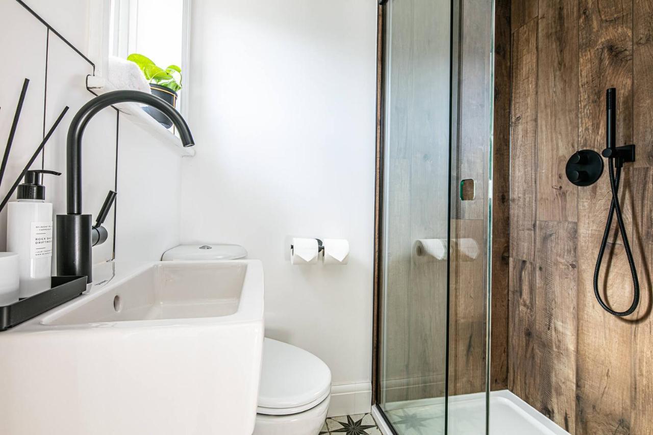 Standard Single En-Suite Room,1094860980:JPEG