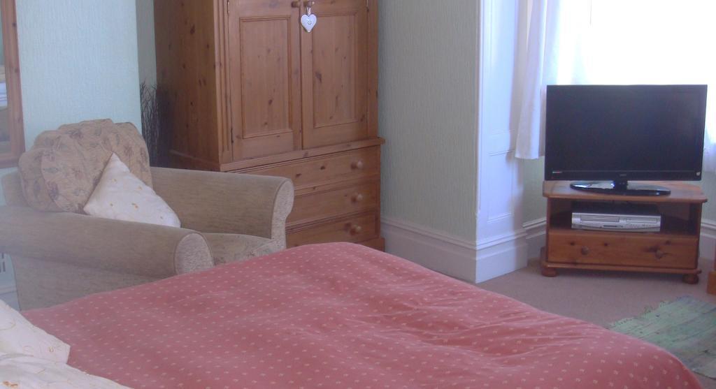 Double/Twin or Triple with Shower - Room 3,110797467:JPEG