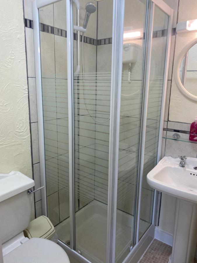 Family Room Bathroom,834949961:JPEG