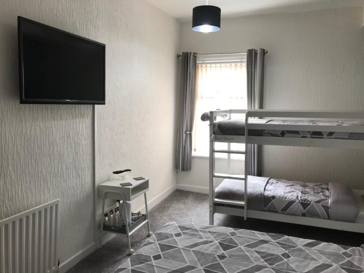 Large Family Room,1269301105:JPEG