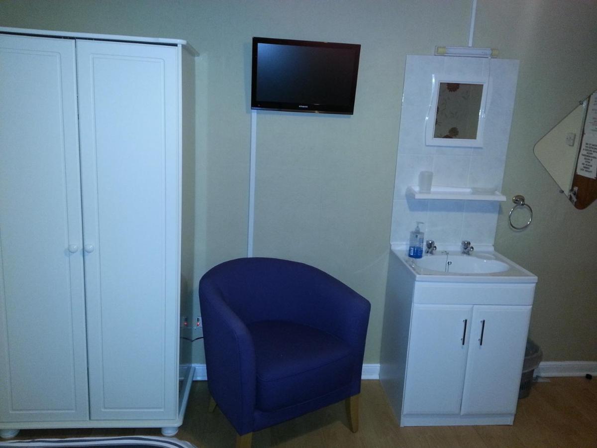 Twin Room with Shared Bathroom