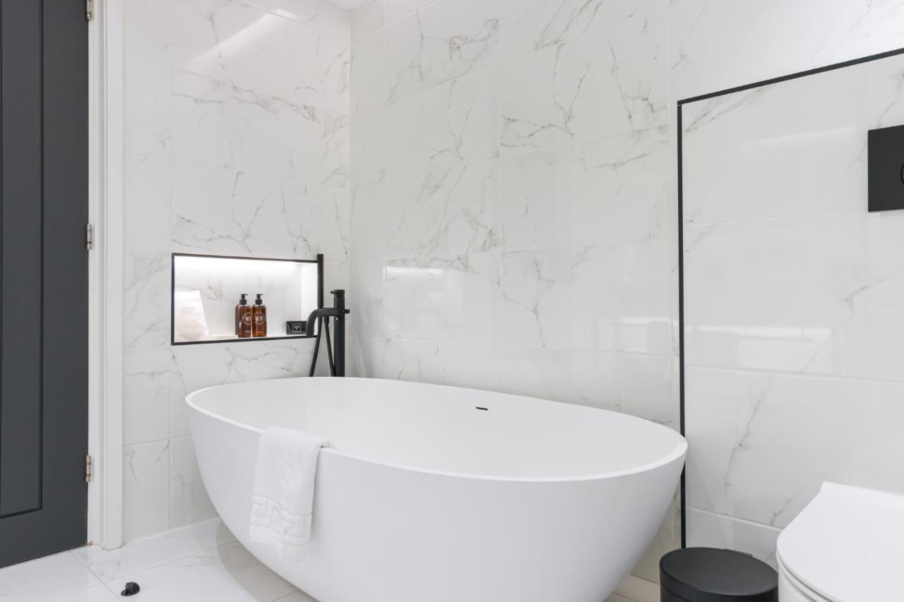 Superior Duplex King Suite with Kitchenette, Sitting Area and In-Room Bath Tub - Non-Smoking,1123090596:JPEG
