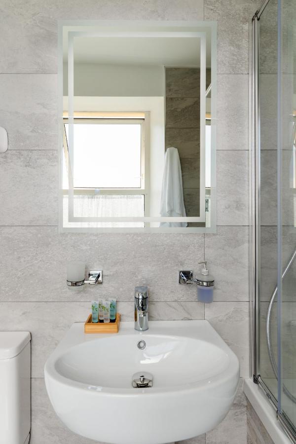 Double Room Bath,955620331:JPEG