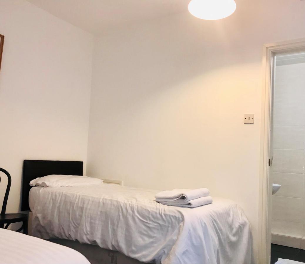 Budget Single Room with Shared Bathroom