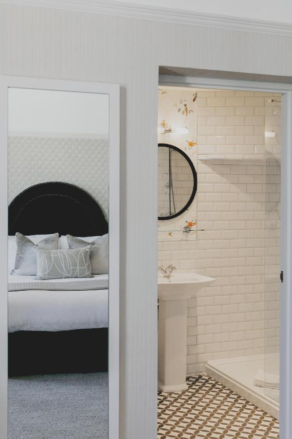 Family Room (2 Adults + 1 Child),1215498847:JPEG