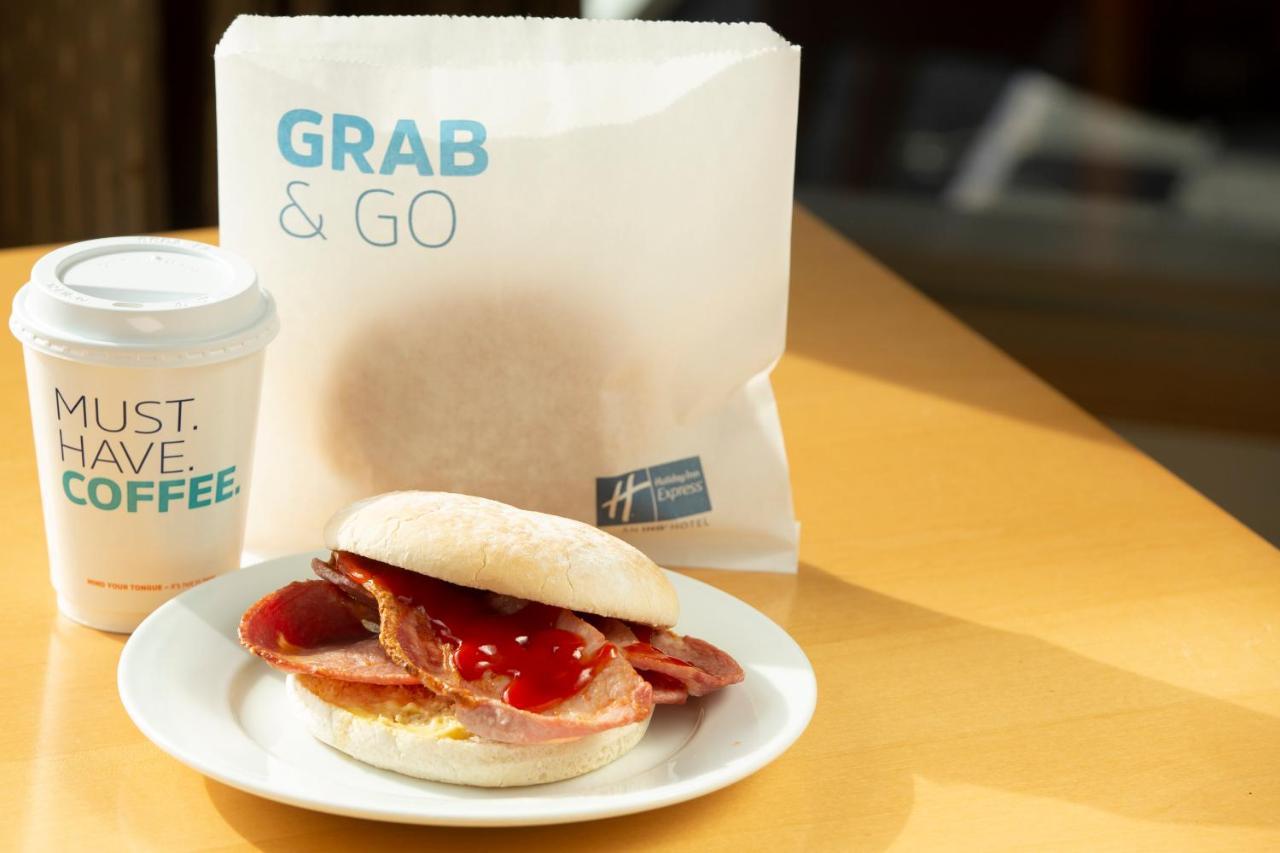 Standard Twin Room with Free Hot Breakfast - Accessible,1273948768:JPEG