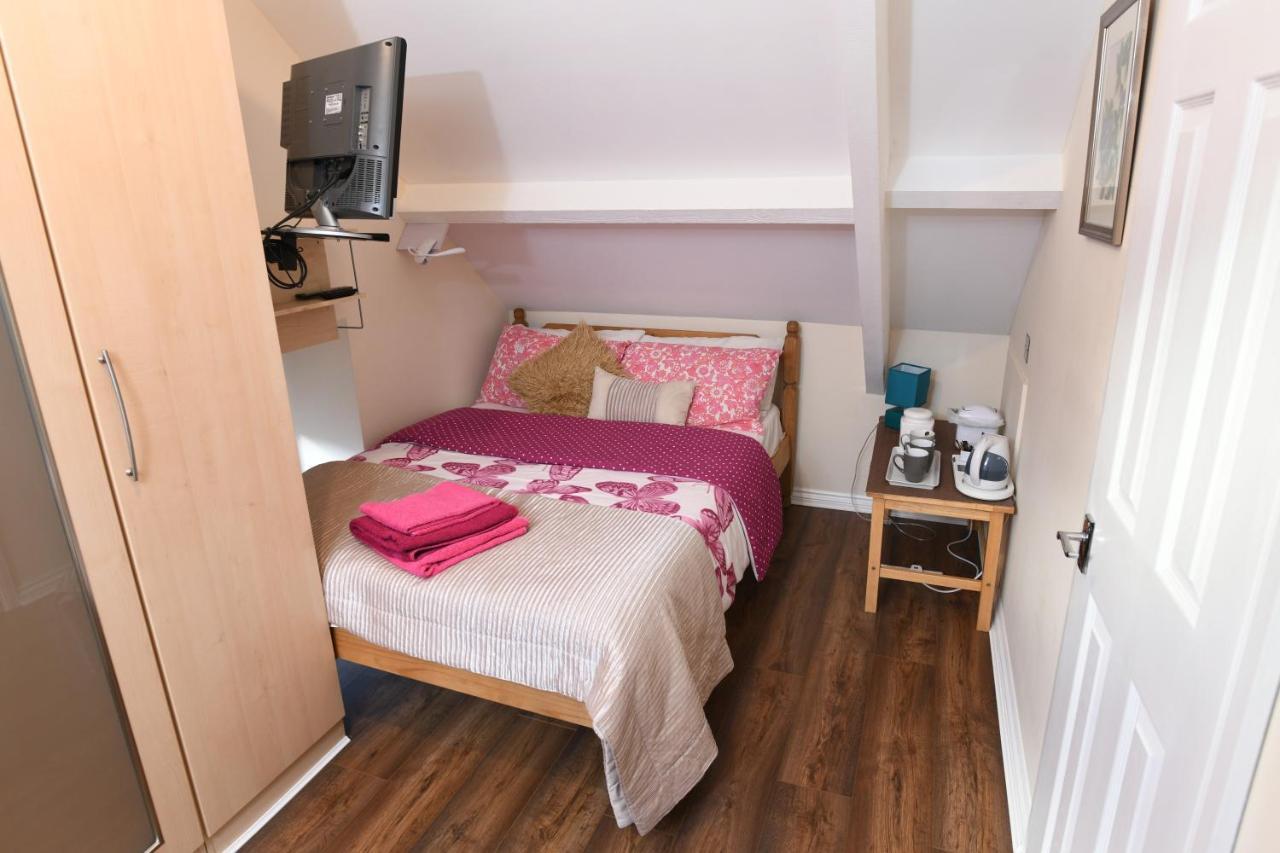 Economy Triple Room