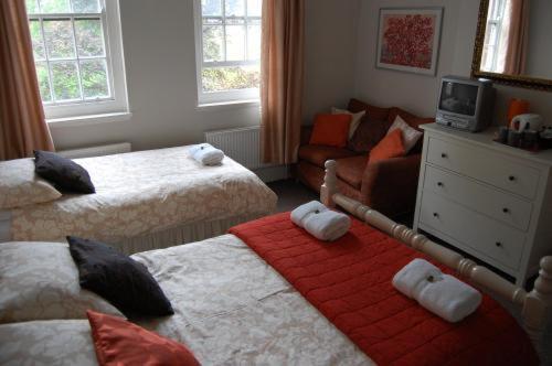 Double/Family Room with Shared Bathroom,4682593:JPEG