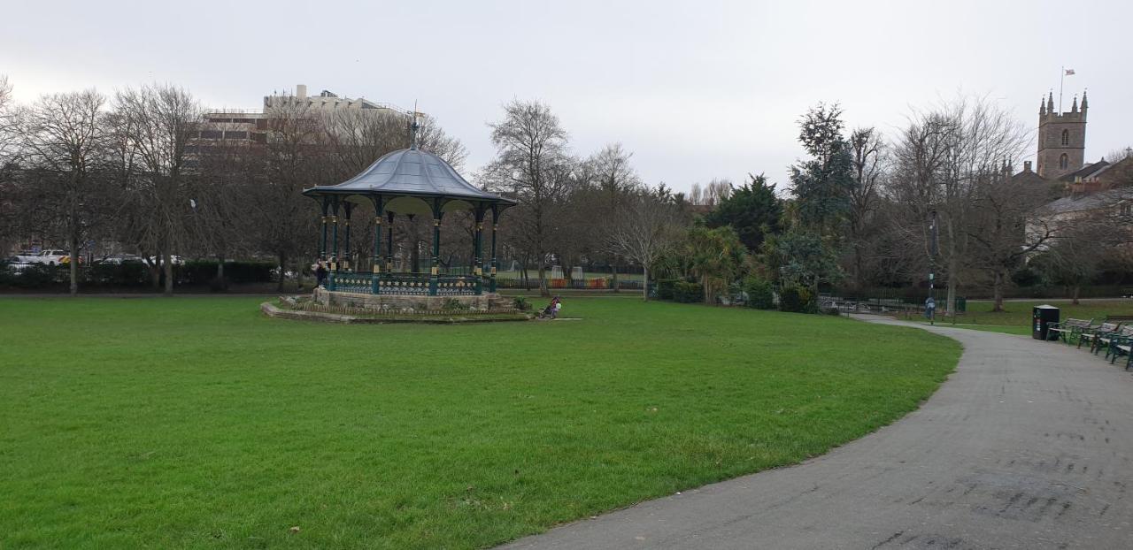 Four-Bedroom House,1177169776:JPEG