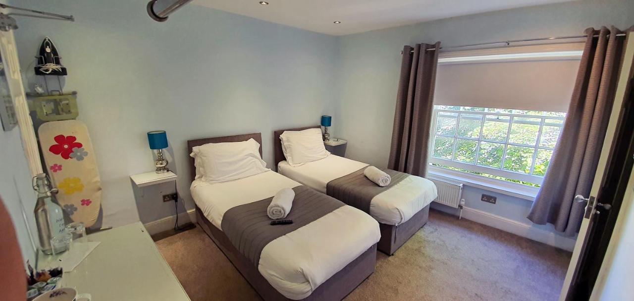 Twin Room with Private Bathroom