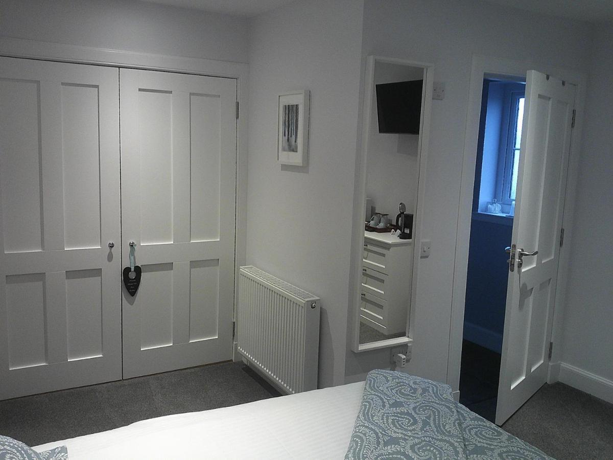 Deluxe Double Room Shower