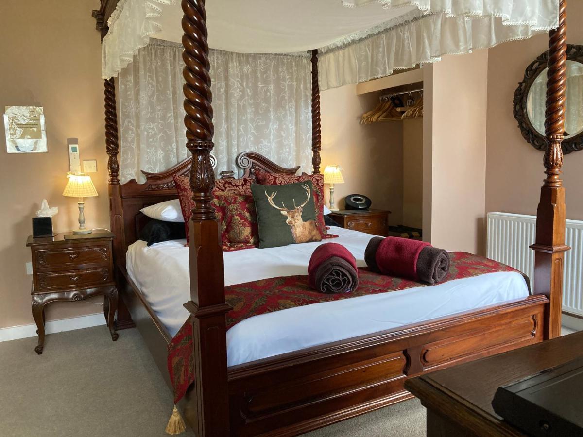 Deluxe Room with Four-Poster Bed