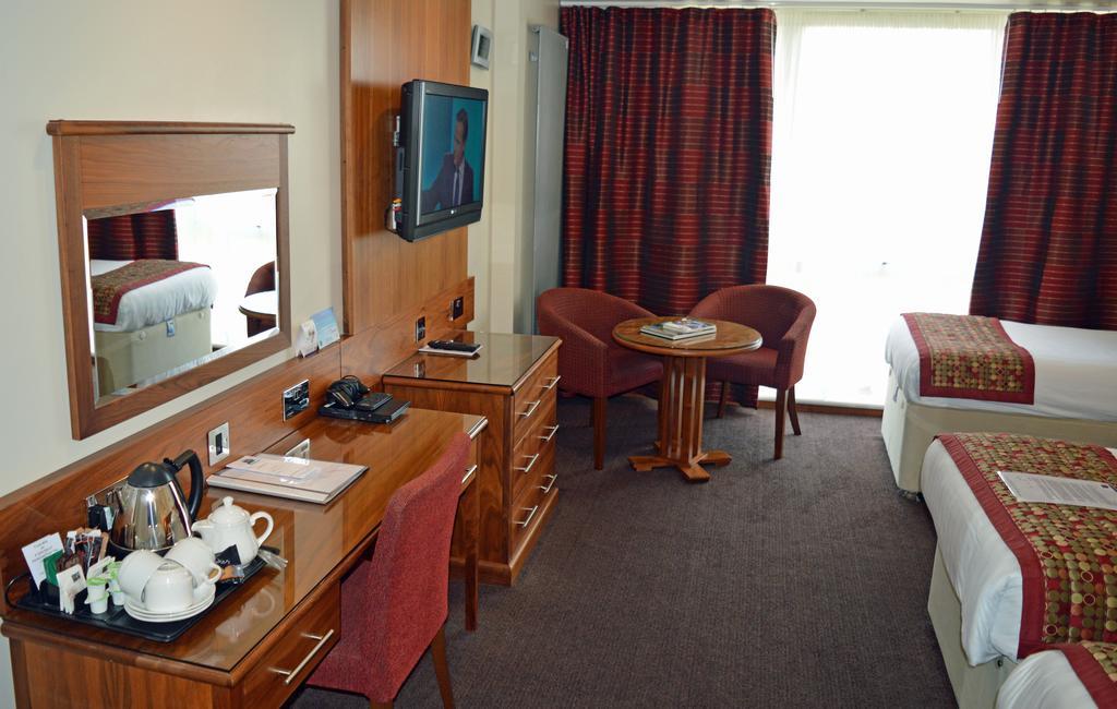 Standard Room with One Double Bed and One Single Bed - Non-Smoking
