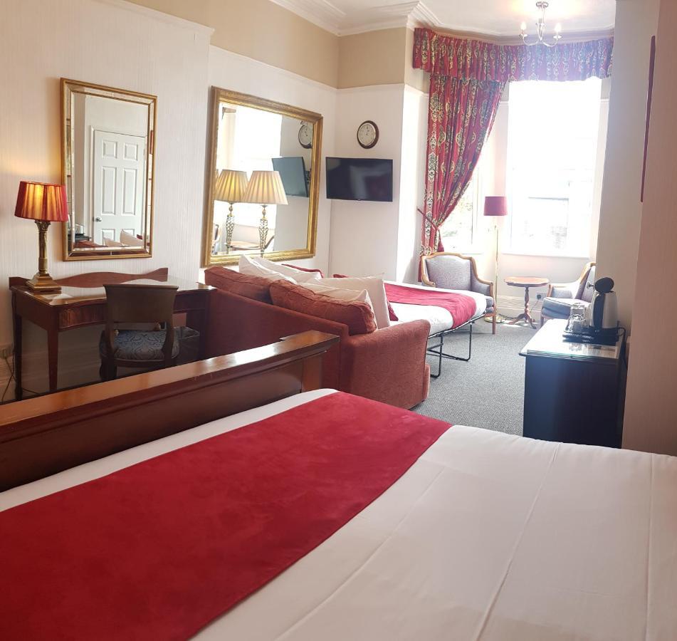 Deluxe Family Room