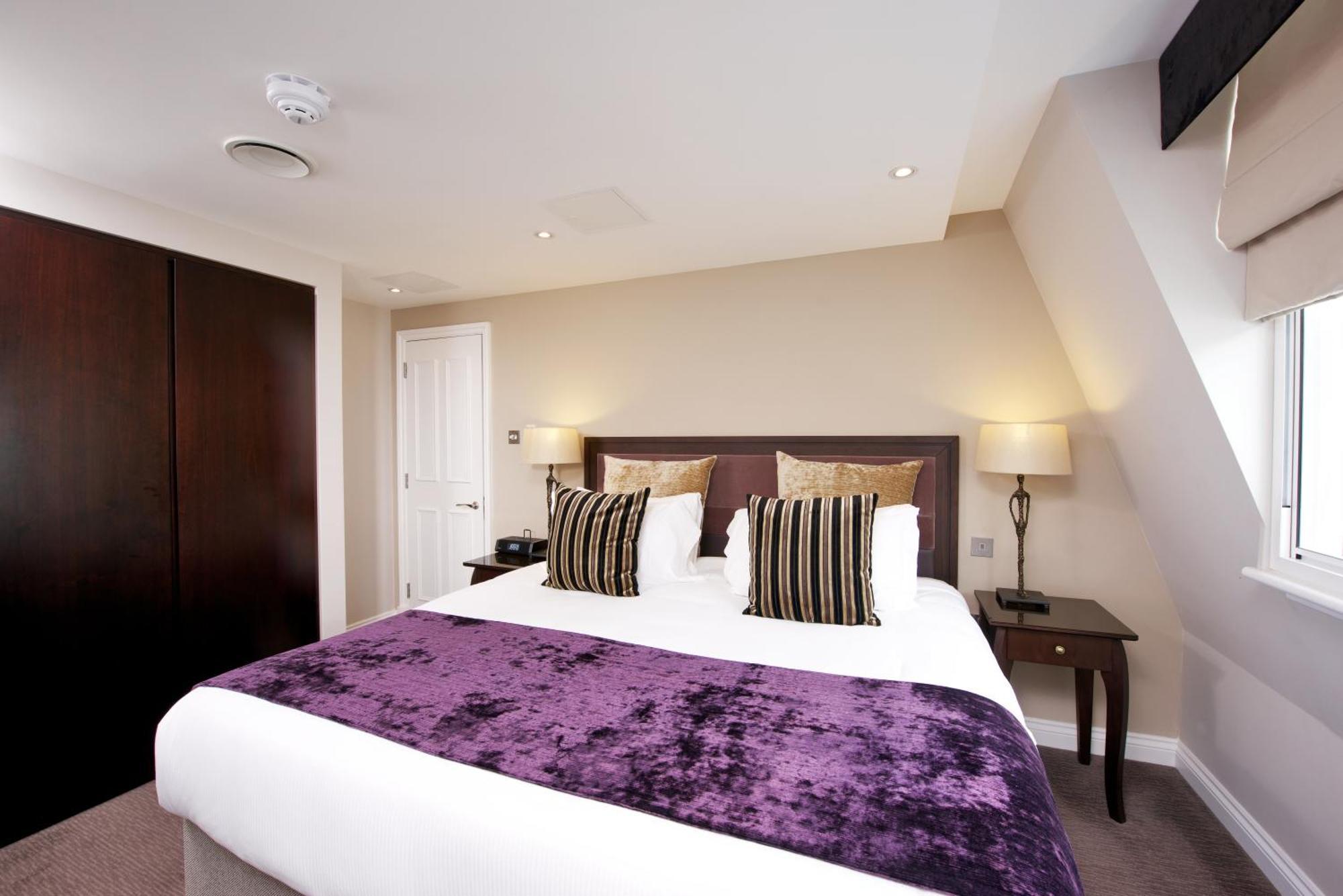 One Bedroom Deluxe Apartment