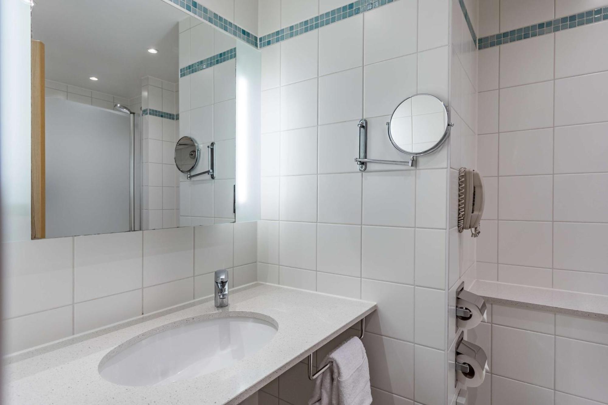 Standard Room,1208730406:JPEG