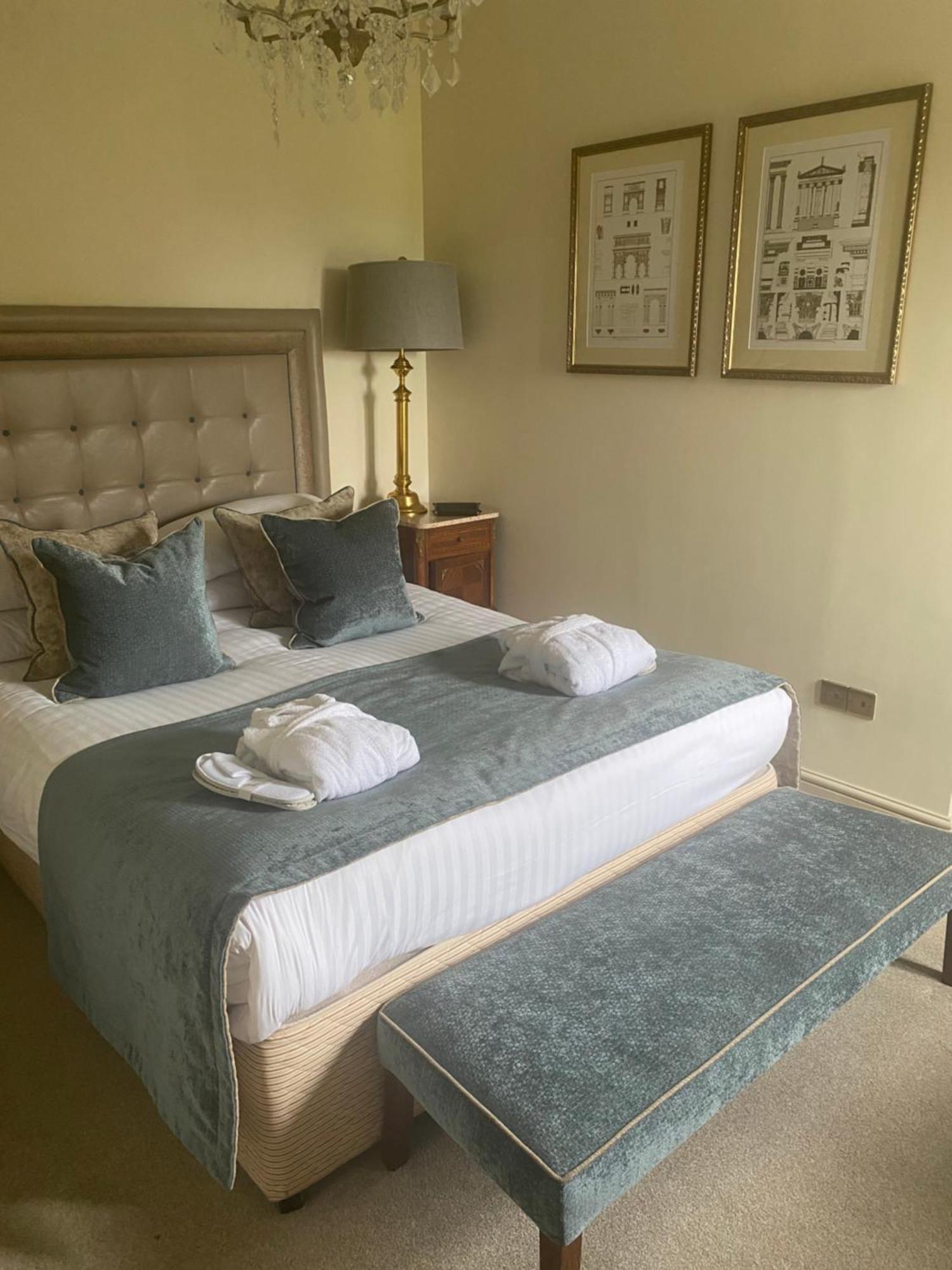 Classic Double Room Manor,1162742280:JPEG