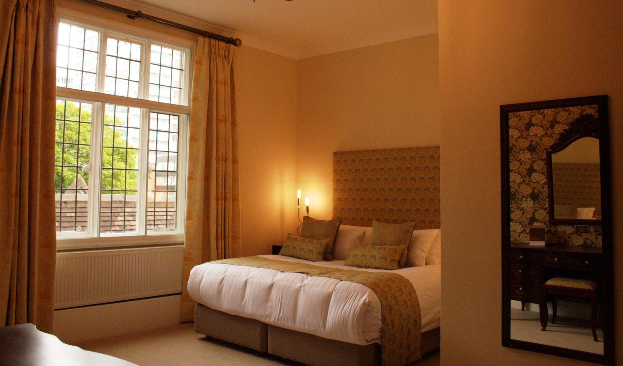 Suite with King Bed - Non-Smoking,1208796205:JPEG