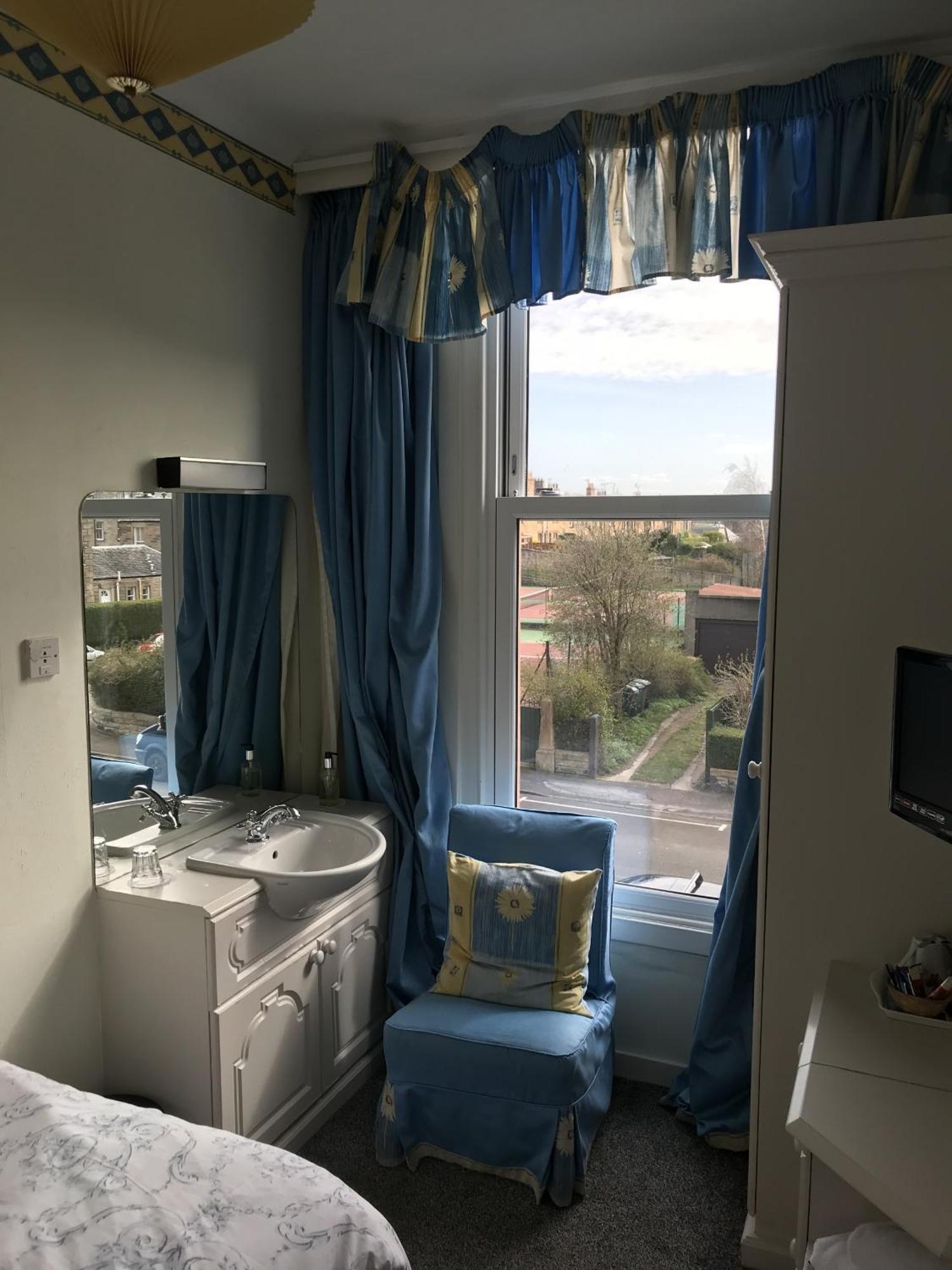 Single Room with Private Bathroom,1588460724:JPEG