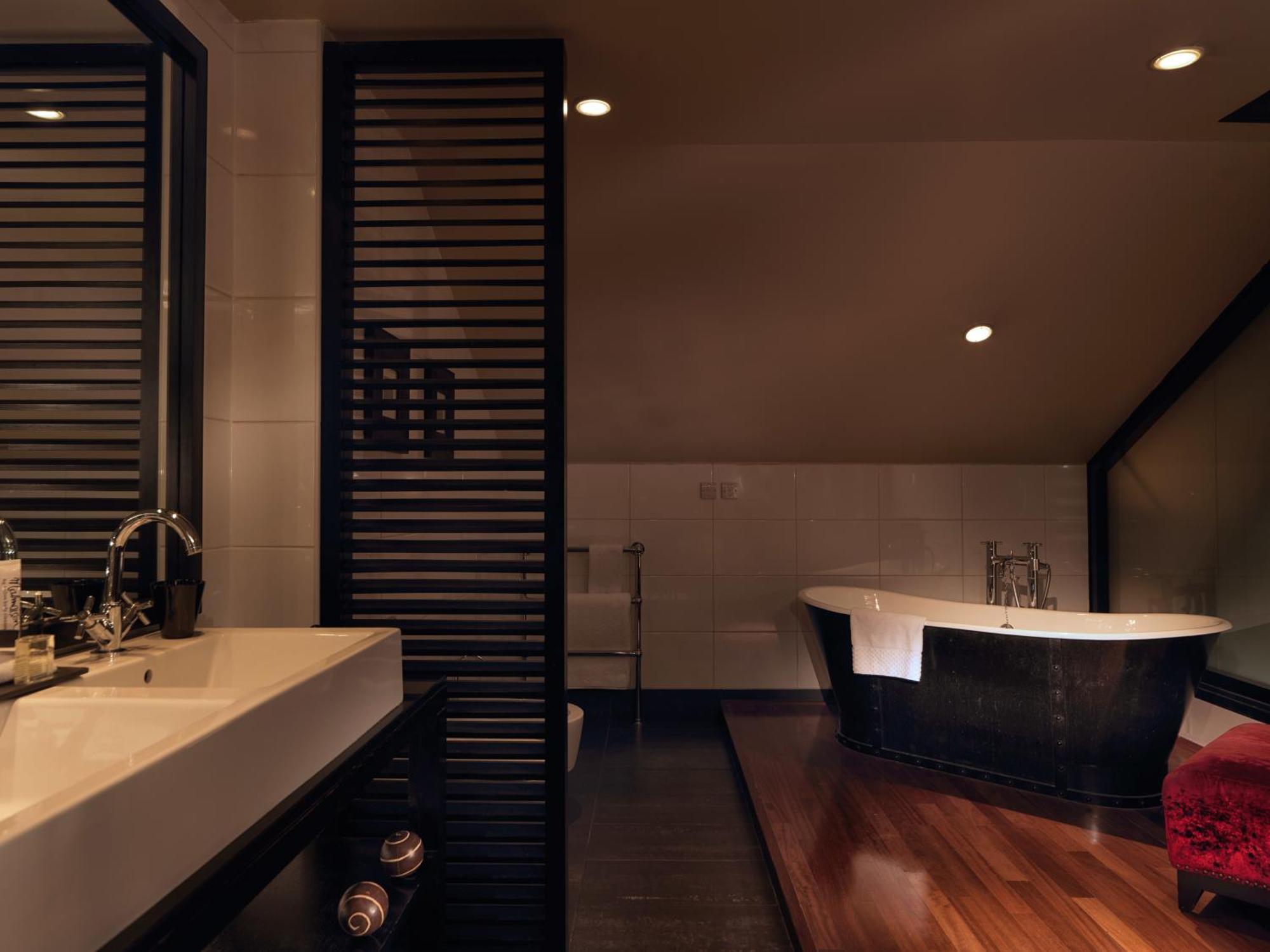 Suite,1212540307:JPEG