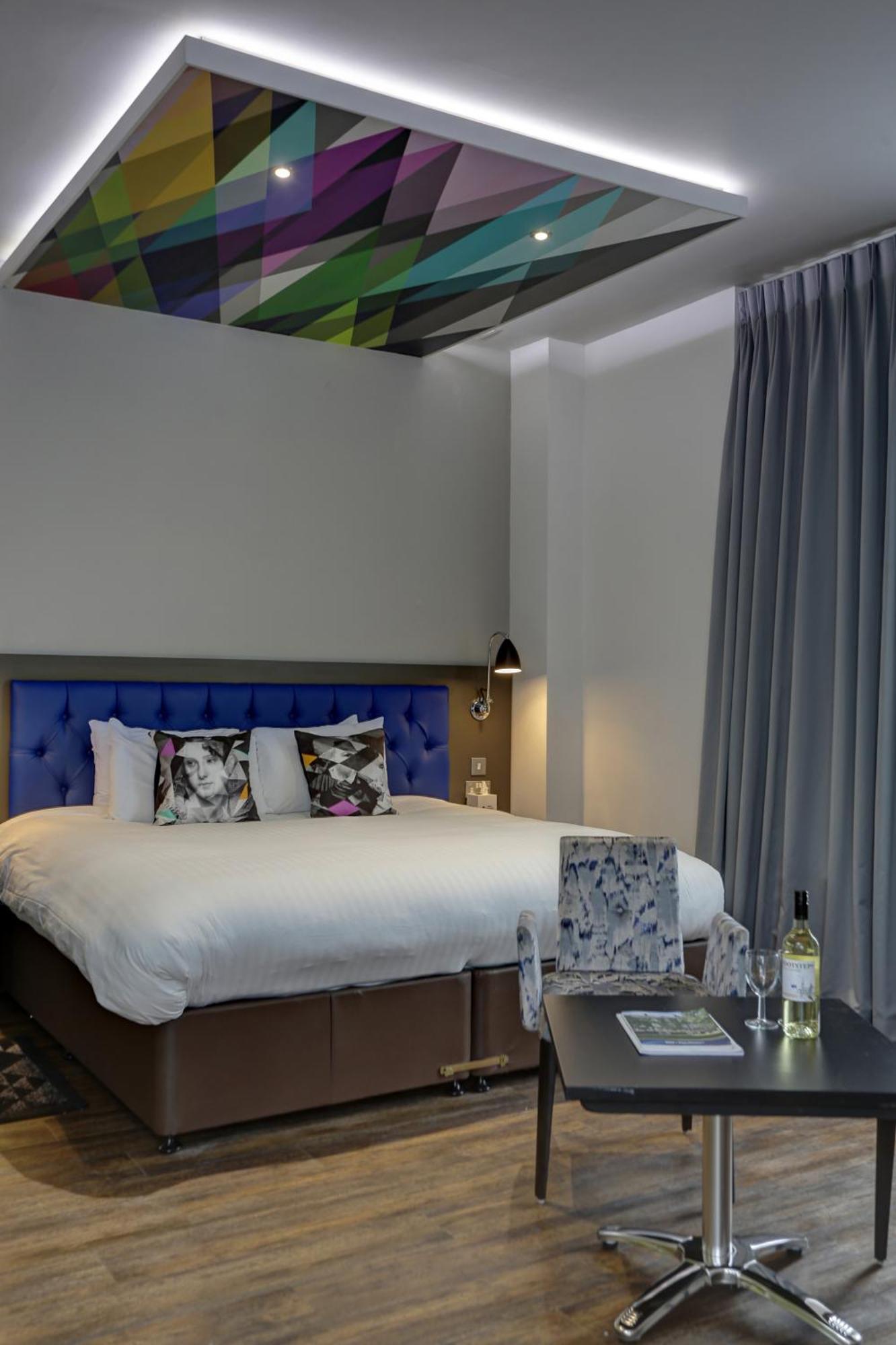 Standard King Room – Converts into Two Single Beds/Non-Smoking,1657137371:JPEG
