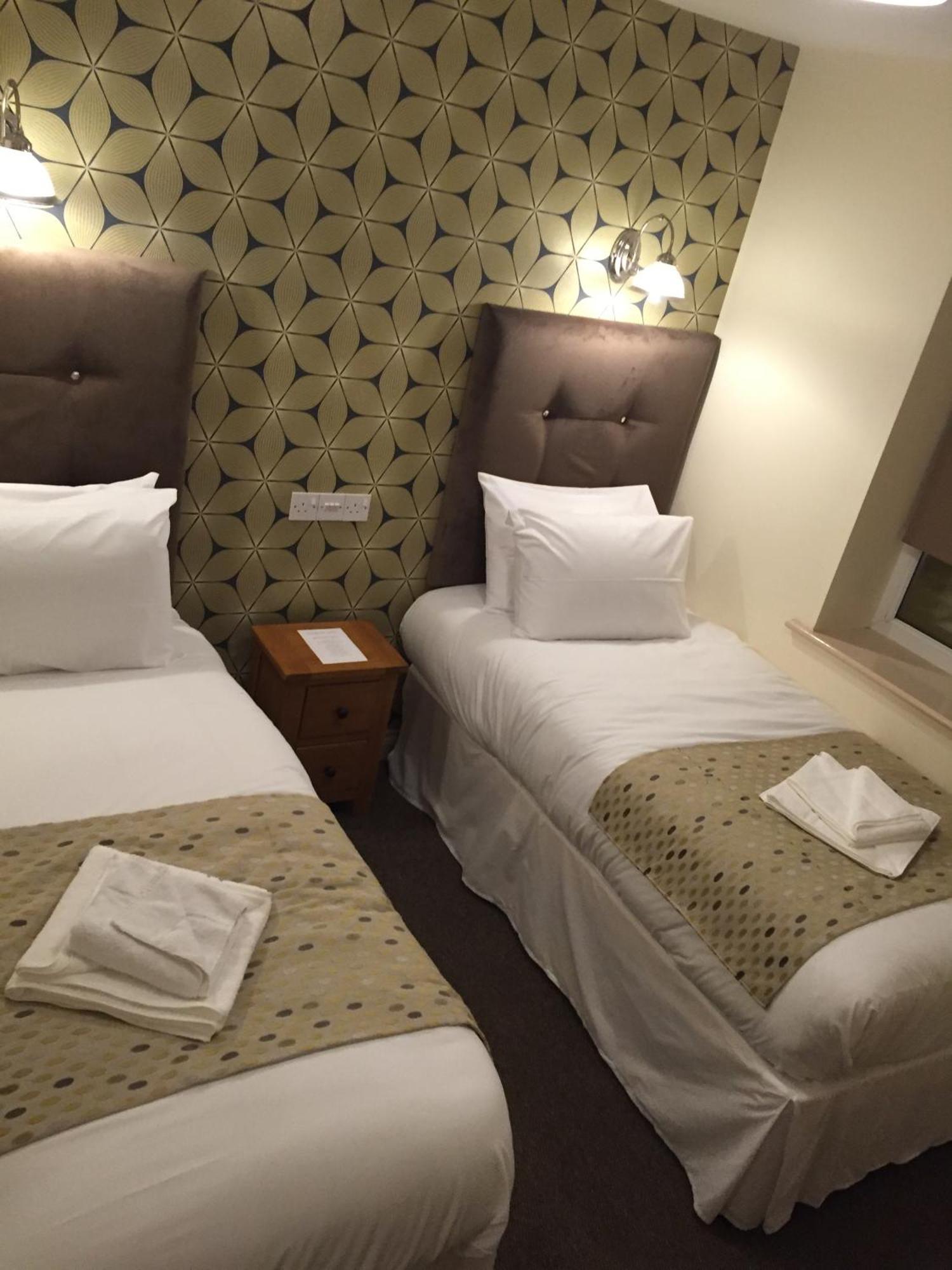 Standard Family Room,1215384370:JPEG