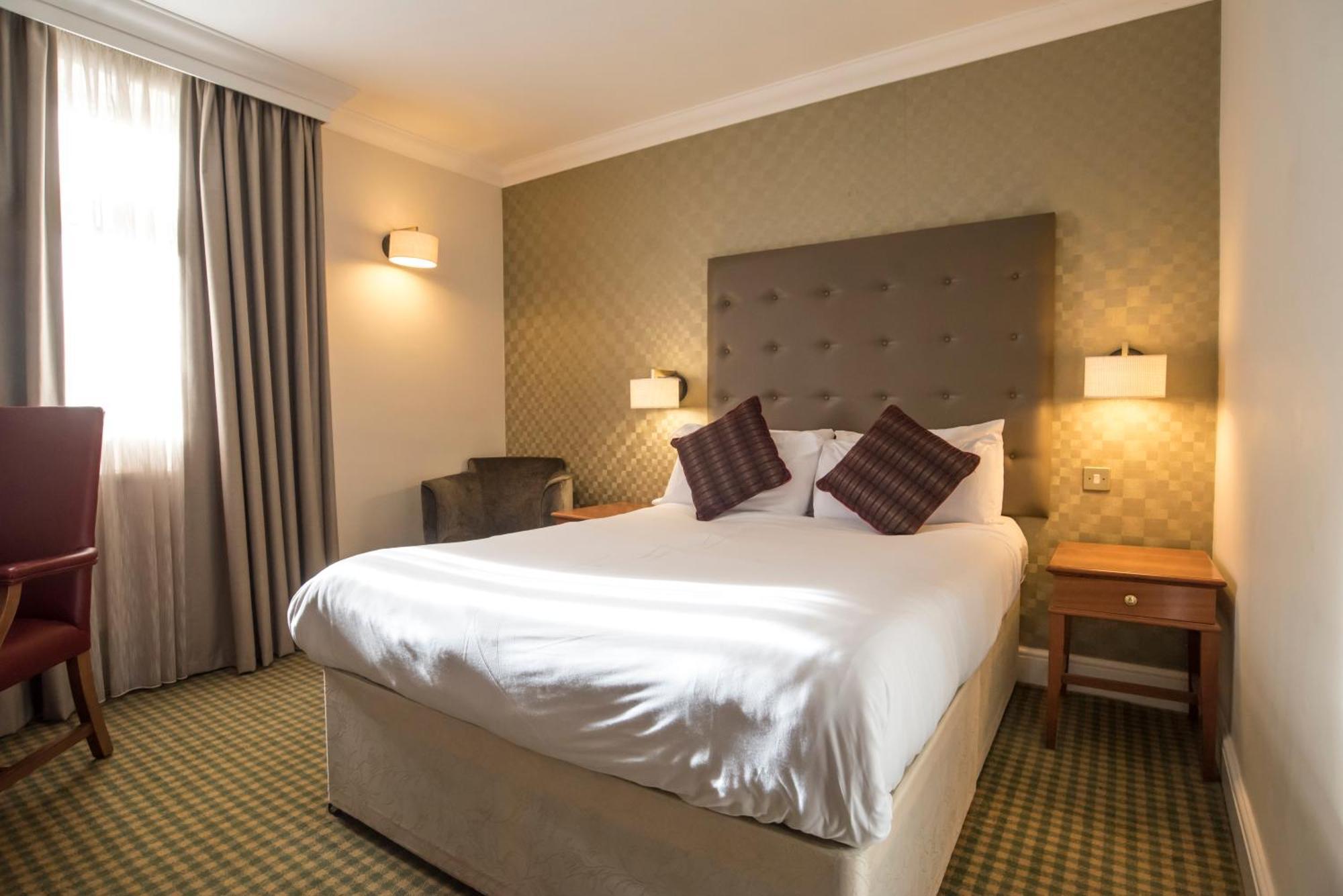 Standard Double Room (Inc FREE PARKING, POOL & GYM),914155078:JPEG