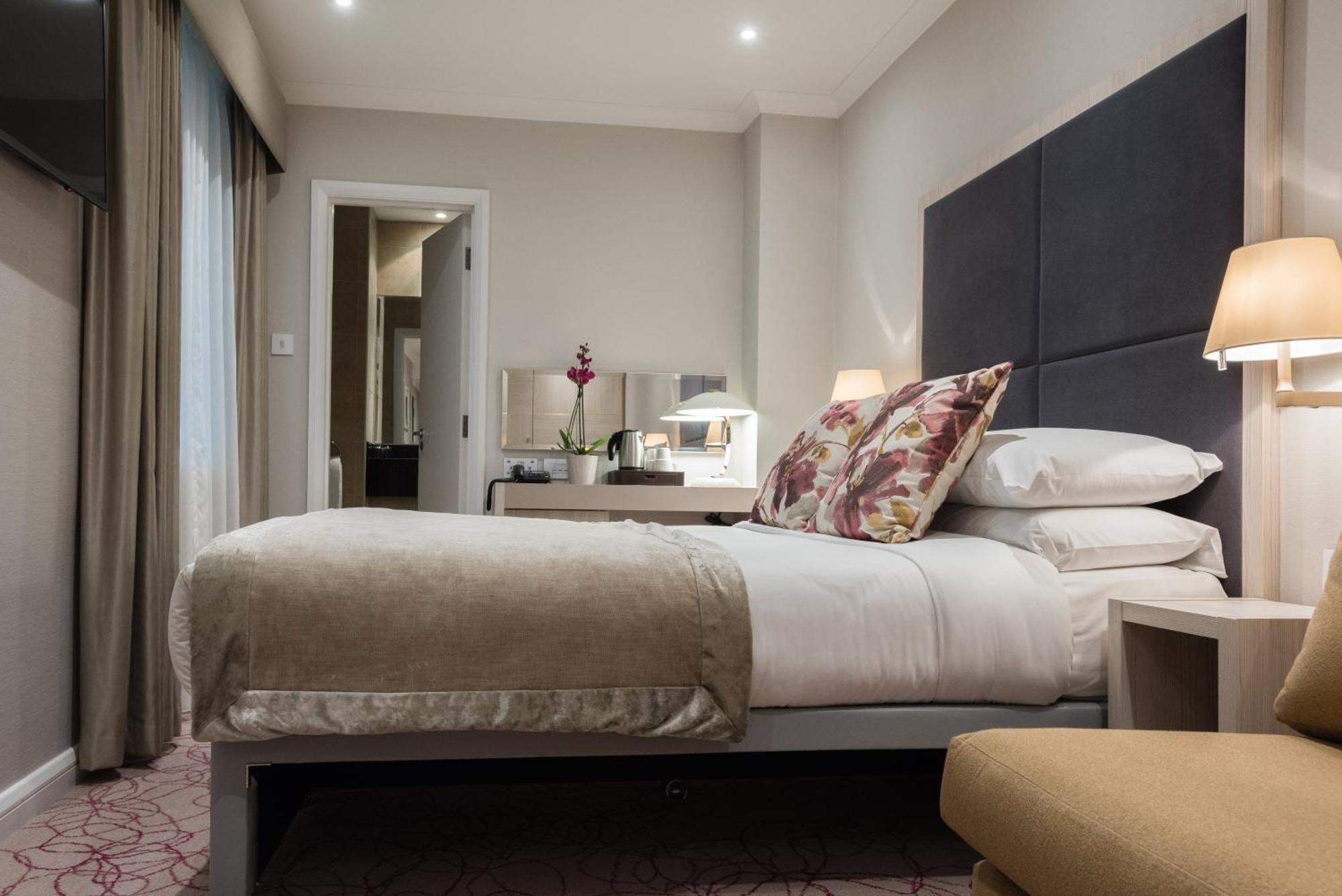 Family Room,1584393470:JPEG