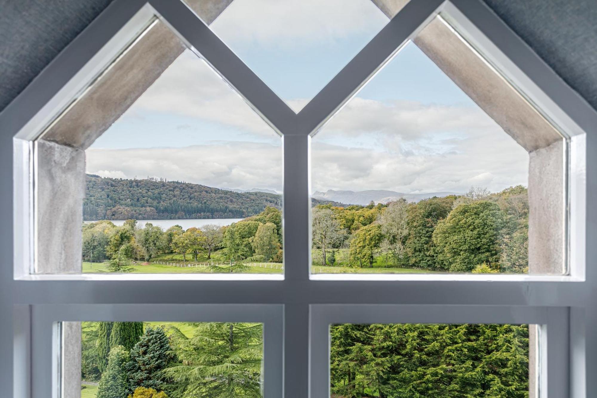 Lord of the Manor,1516362097:JPEG