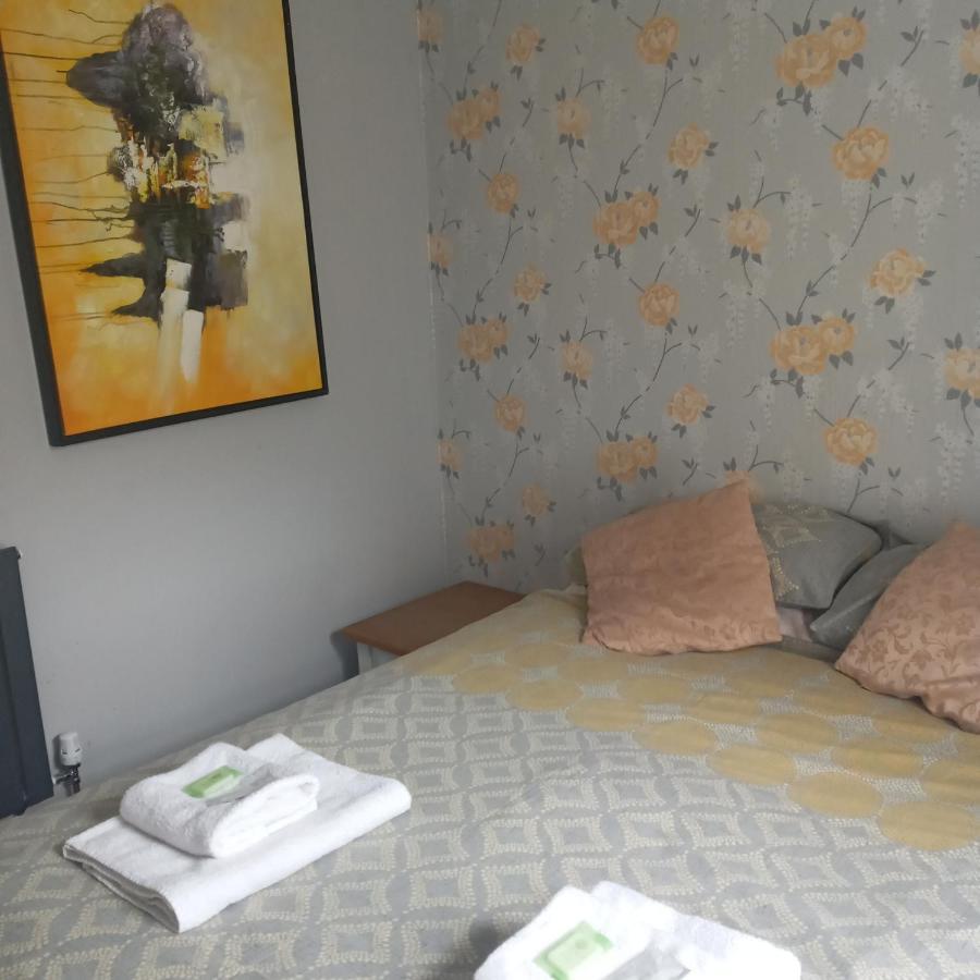 Deluxe Double Room Shower