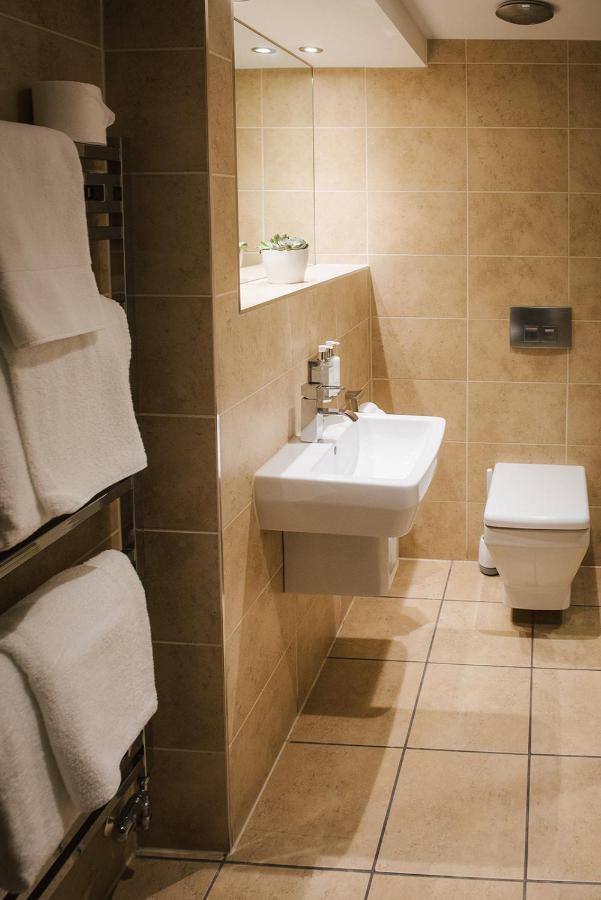 Executive Suite,1263992974:JPEG