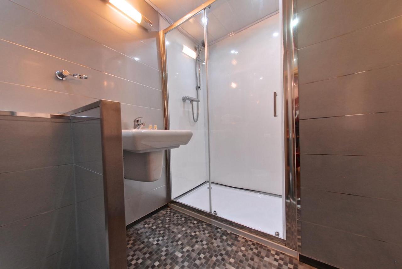 Quadruple Room,1264381558:JPEG