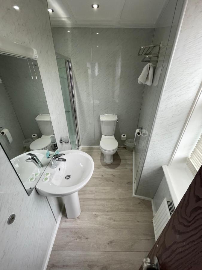 Twin Room,1264395040:JPEG