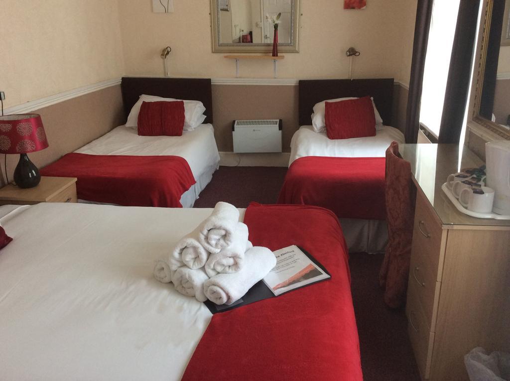 Family Room (2 Adults + 2 Children),126958164:JPEG