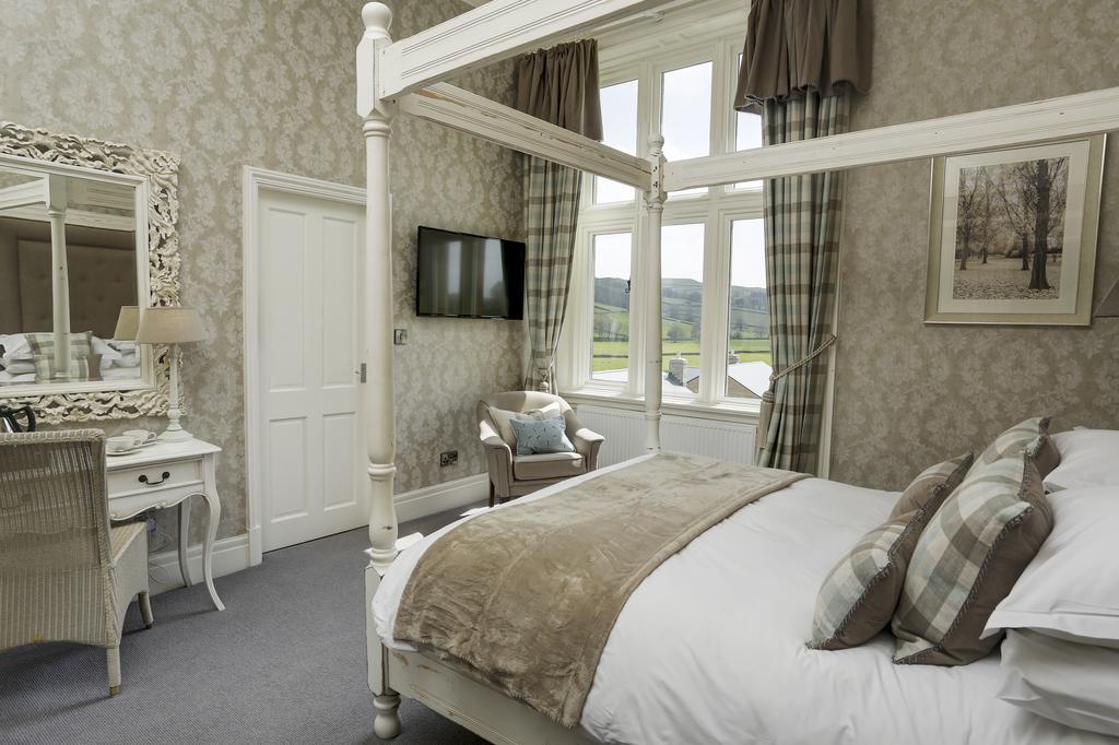 Room with Four-Poster Bed,127260030:JPEG