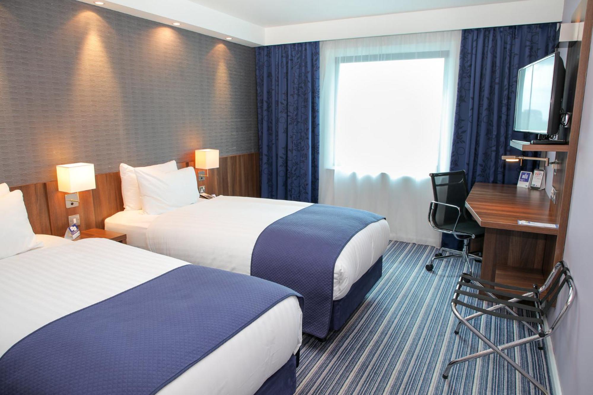 Standard Twin Room with Free Hot Breakfast
