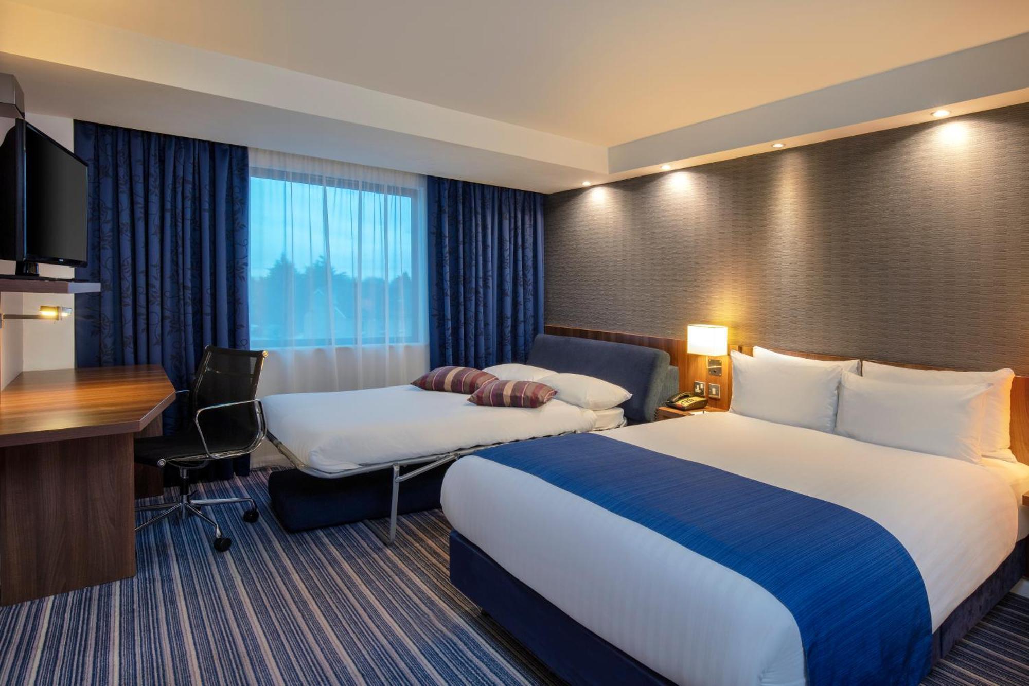 Standard Double Room with Fridge and Sofa Bed - Free Hot Breakfast