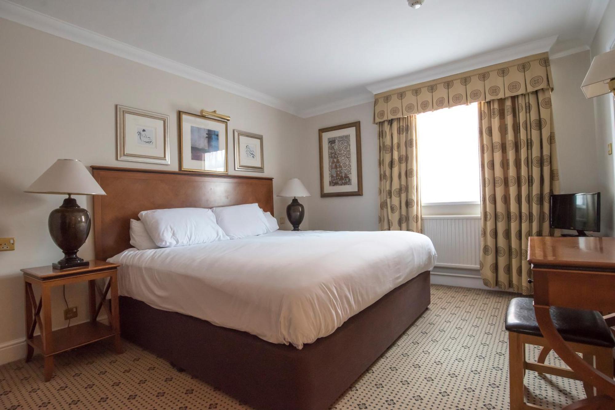 Deluxe Suite (Inc FREE PARKING, POOL & GYM),1279393129:JPEG