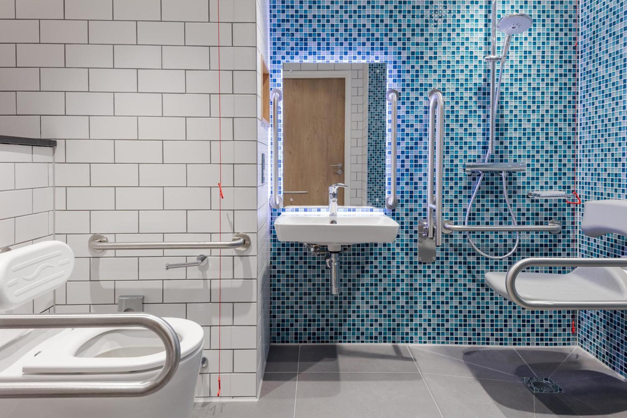 Standard Queen Room - Accessible